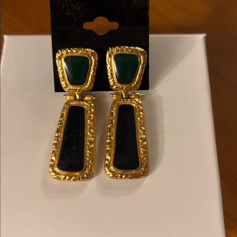 Elegant vantage Gold and Green Drop Earrings